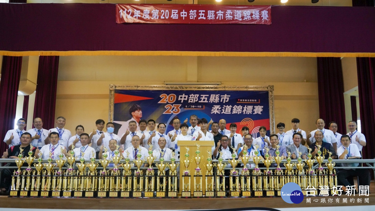 中部五縣市柔道錦標賽在臺中客家園區樂活運動館登場。
