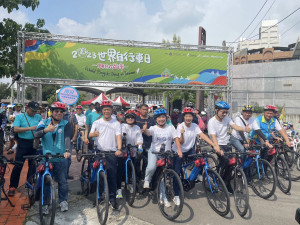 世界自行車日中部場從東勢客家文化園區出發。