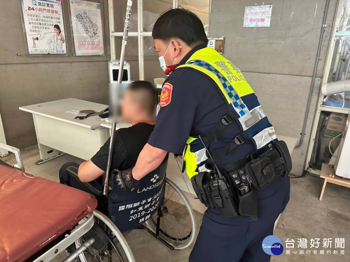 男子駕車突感不適，平鎮警即時救援幸無礙。<br /><br />
<br /><br />
