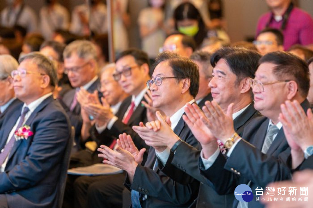 張市長期許農水署與臻鼎科技的合作案，能讓PCB產業發展得更好，成為桃園與台灣的驕傲。<br /><br />
<br /><br />
