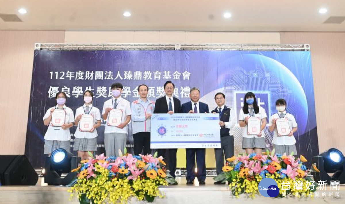 今（112）年度共有573位優秀技職學生獲頒594萬元。