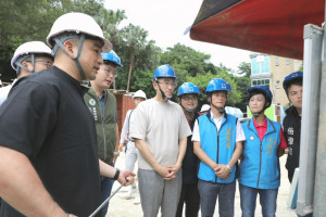 會勘中正公園兒童遊戲場　謝國樑期盼中央協助加速遊具認證