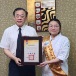 萬能科技大學餐飲系江佩萱同學榮獲2023年總統教育獎「奮發向上獎」。