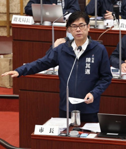 ▲高雄豪大雨特報，陳其邁提醒民眾做好豪雨應變措施。（圖／記者 許高祥 翻攝）