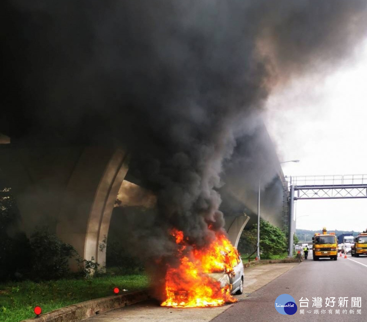 龜山區國道1號北向發生車輛火警，消防隊成功控制住火勢無人傷亡。