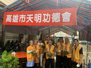 ▲「天明功德會」包粽子贈送長輩、街友及弱勢民眾的活動已邁入第22年。（圖／記者 許高祥 翻攝）