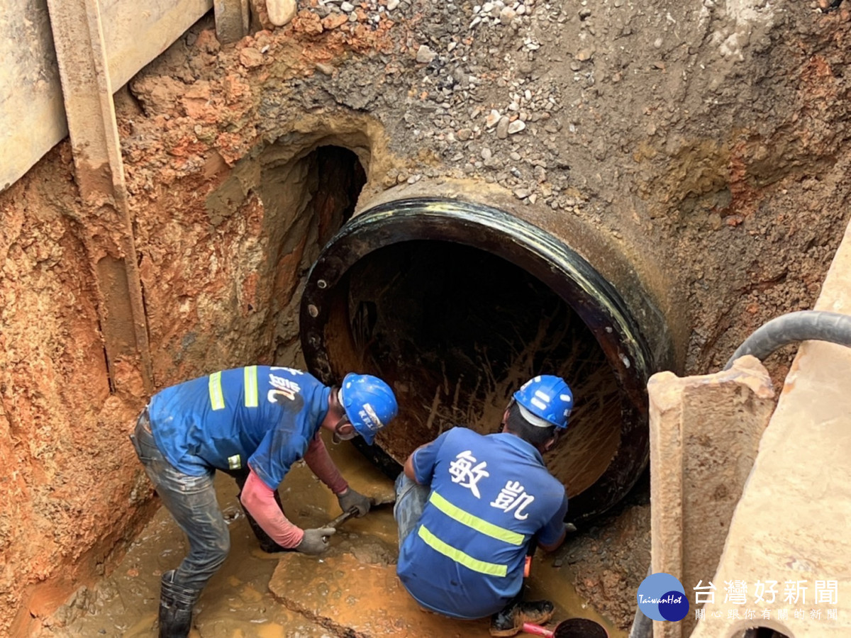 台水管線遷移工程，市府捷運工程局調整車站施工順序，大幅減少施工停水時間。