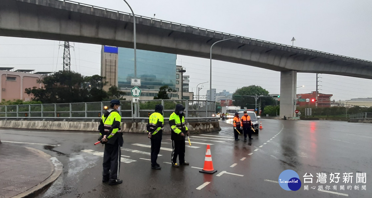 因應端午節連續假期，楊梅警分局針對轄內楊梅、幼獅、校前路交流道及重要道路與觀光景點周邊道路規劃交通疏導措施。<br />
<br />
