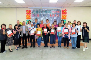 ▲左營區今年有40位特優鄰長及78位資深鄰長，共計118位基層鄰長接受表揚。（圖／記者 許高祥 翻攝）