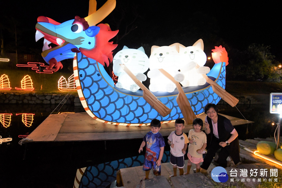 鹿港「小鎮光影藝術節」點燈亮起來。圖記者鄧富珍翻攝<br /><br />
