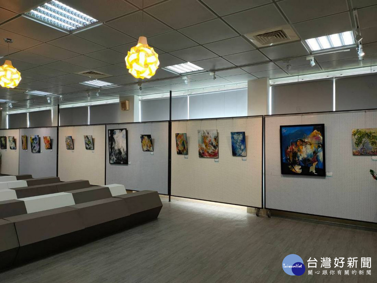 陳品均小姐主要展出油畫創作品一共三十二幅大小不一構圖精緻，取材絕妙的意境之作。