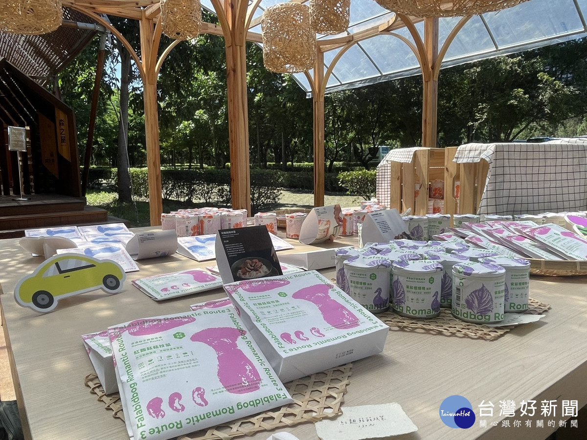 國產材臺灣館結合浪漫台3線藝術季台中展區「服務中心」。