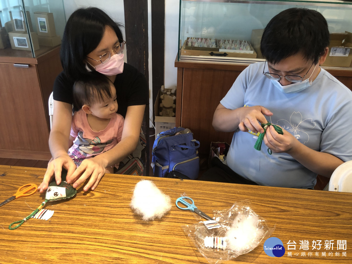 製作香包慶端午　蕭如松園區親子同樂