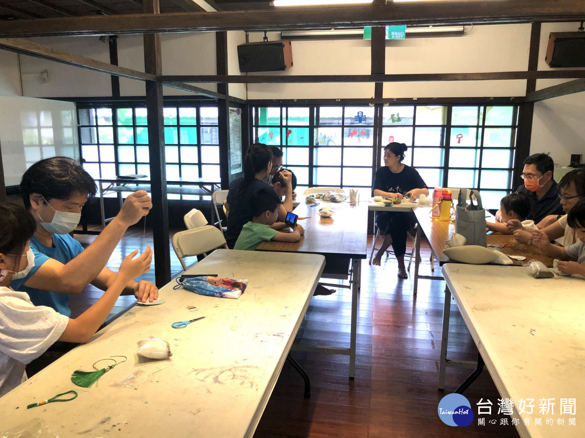 製作香包慶端午　蕭如松園區親子同樂