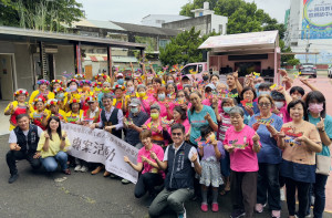 端午佳節中市府文康車助長輩樂開懷