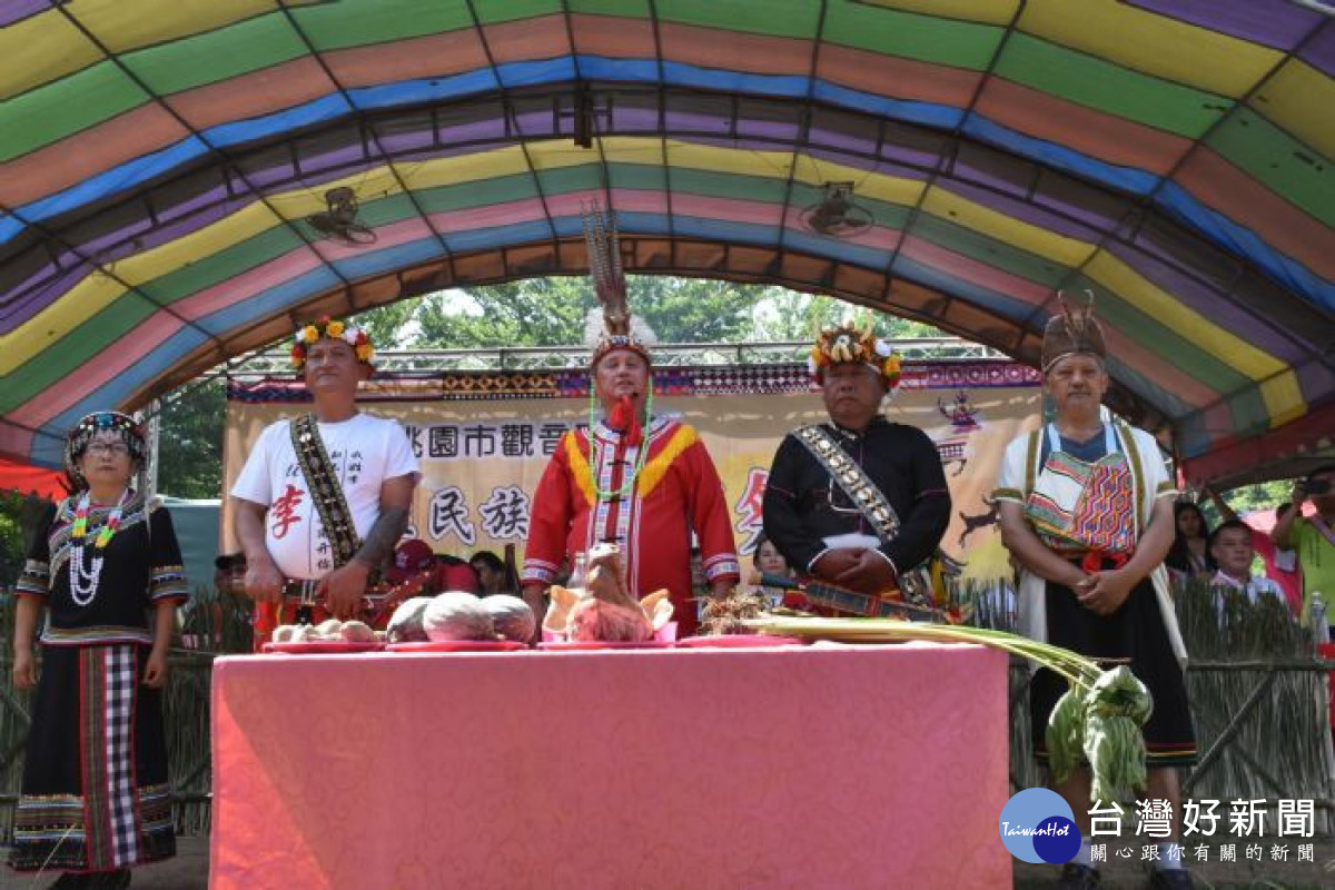 觀音區總族群領袖高勝雄帶領族人舉行祈福儀式。<br /><br />
<br /><br />

