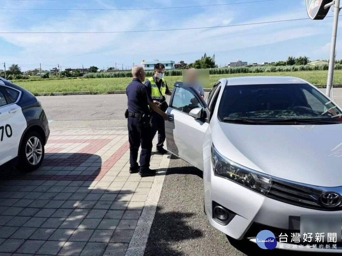 警方通知家人將老翁帶回，避免其再度發生危險／警方提供