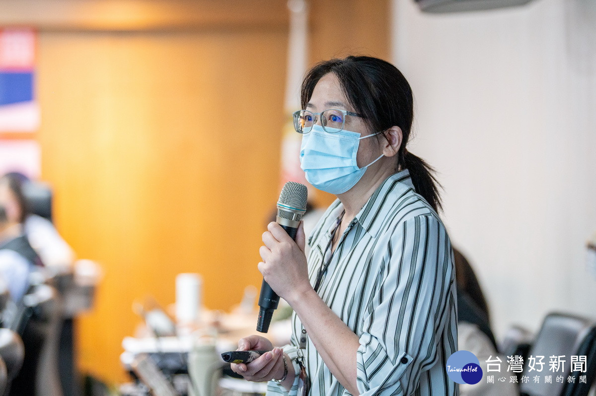 桃園市政府衛生局於市政會議中進行「桃園市政府登革熱防疫整備工作」專題報告。