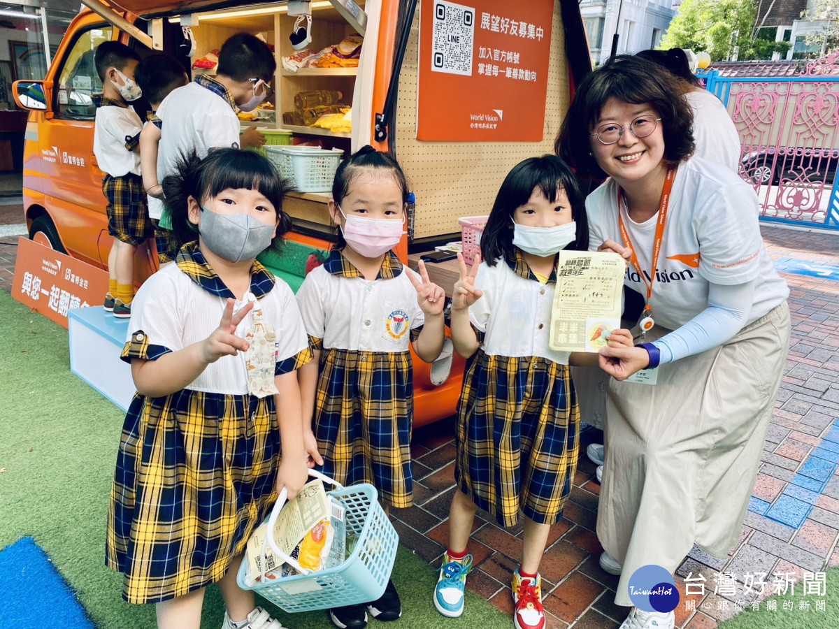 「齊飢體驗車」巡迴台中傑揚幼兒園，宣導飢餓議題、拓展國際視野，讓幼童了解全球飢餓概況。