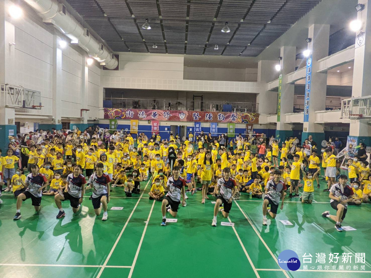 「台電Fun電營」教練群由台電球員組成，並親自下場指導參加營隊的學員。