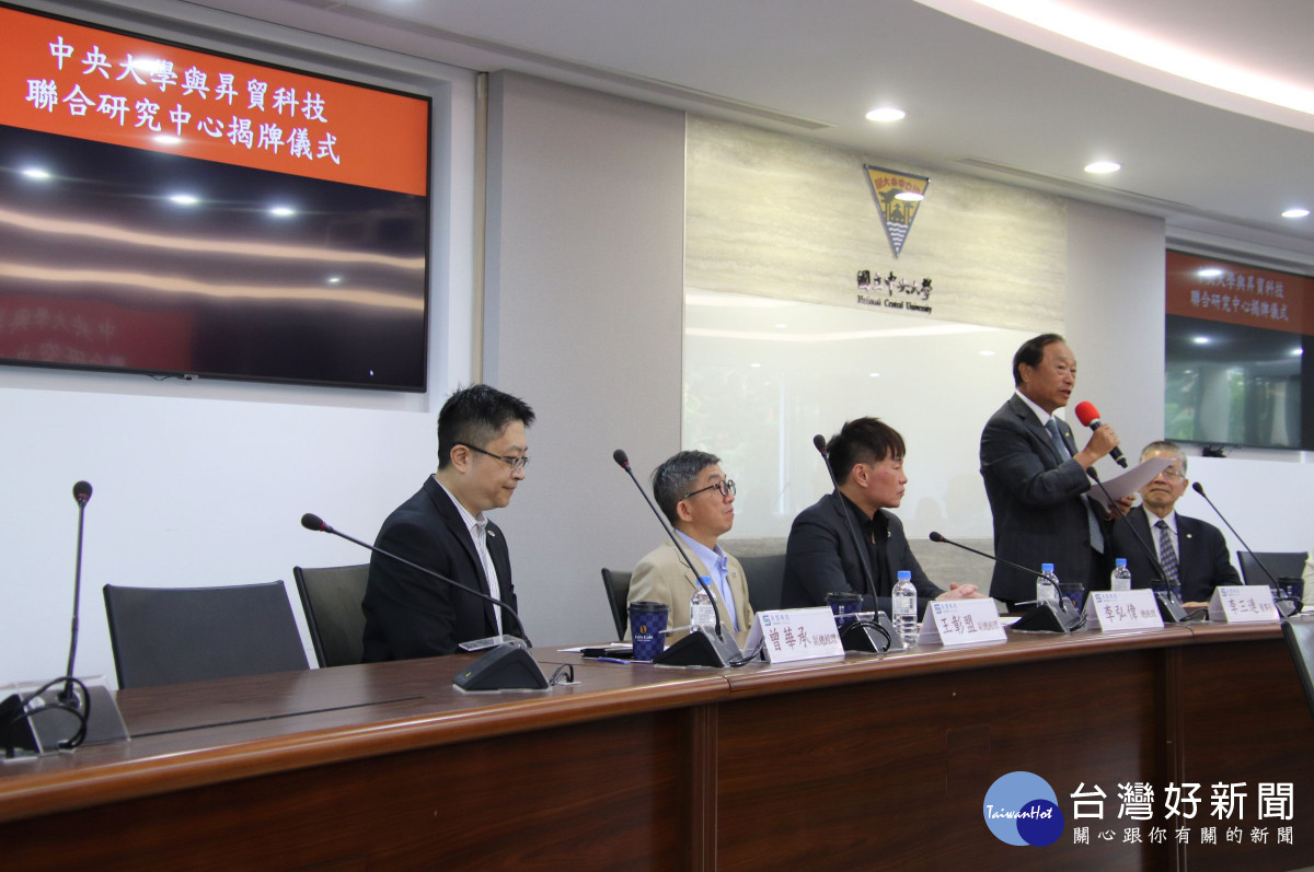 昇貿科技李三連董事長說，昇貿科技經過五十年的深耕，已成為台灣最大銲錫材料廠。<br /><br />
<br /><br />
