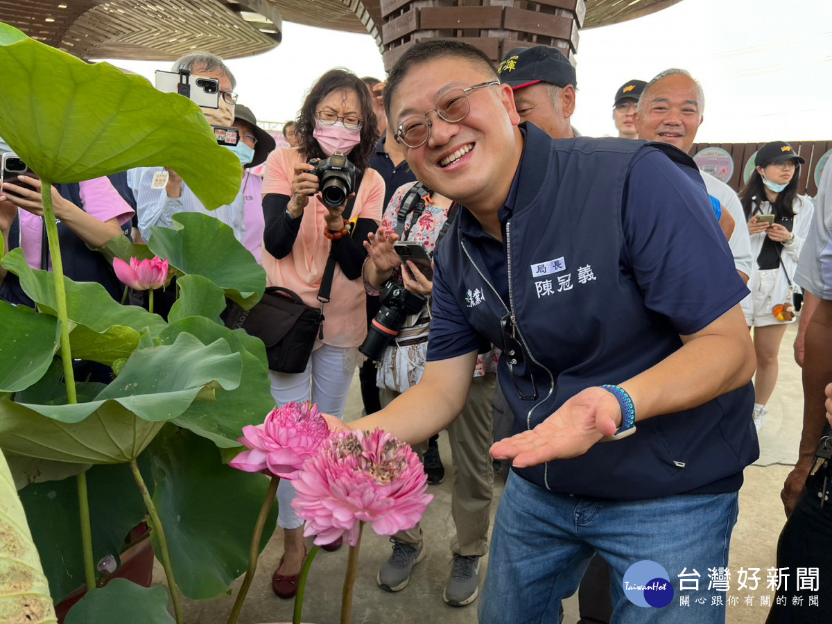 觀音區蓮花園休閒農業協會舉辦的全國第三屆「北觀音名荷大賞」活動。<br /><br />
