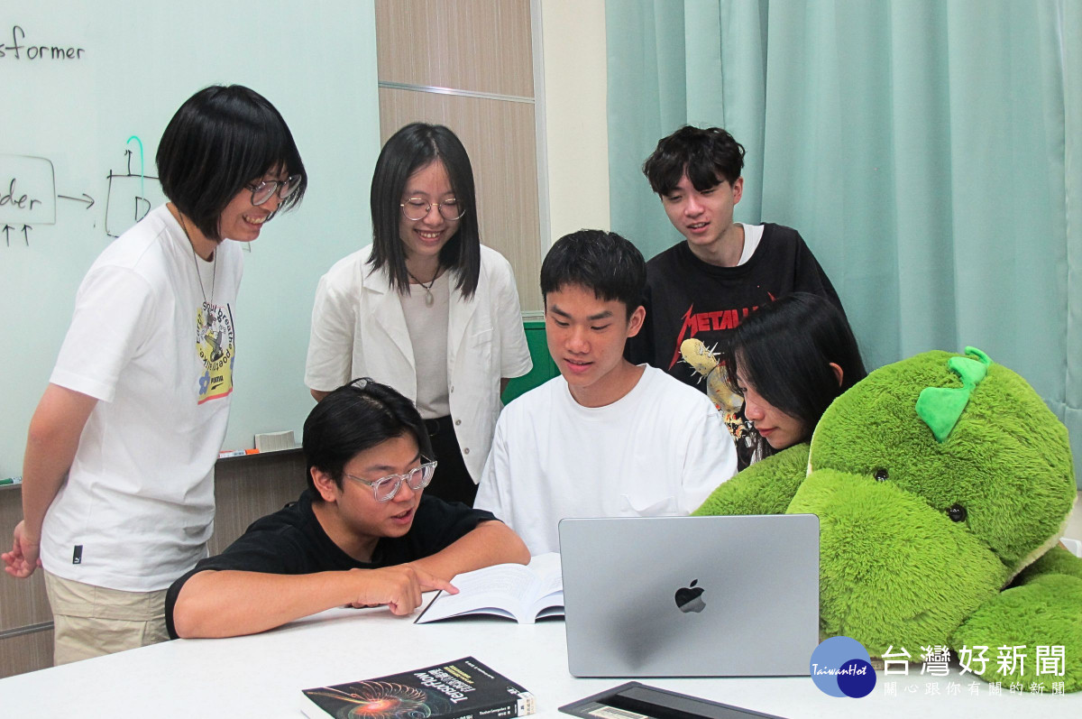 中央大學電機系團隊在多項國際競賽大放異彩，賴於紮實的教育訓練和良好的團隊合作。