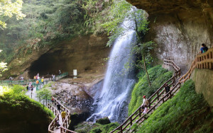 近日雨量豐沛，杉林溪避暑最相宜。（記者扶小萍攝）