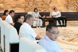 許縣長一行拜會湖州胡市長（右）。（縣府提供）