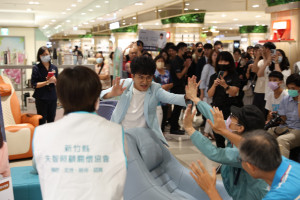 唐從聖現身bgreen運動家具「律動傳愛 憶路相伴」公益活動