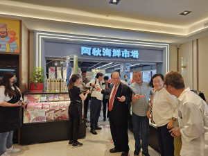 阿秋海鮮季吸引不少喜愛海鮮的饕客上門嚐鮮。