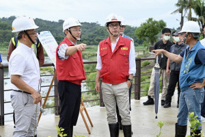 ▲因應杜蘇芮颱風來襲，陳其邁視察 楠梓、仁武地區水利設施。