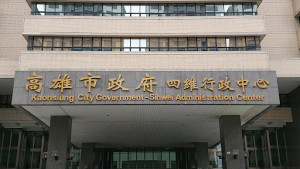 ▲凱米颱風路徑持續偏南，高市府全面警戒土石流及暴潮引發海水倒灌。