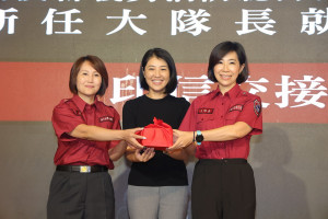 南投防宣大隊長由林怡鳳（右）接掌。（縣府提供）