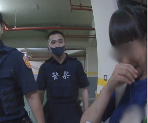 妙齡女樓梯間求生驚魂，警實習生即刻救援。