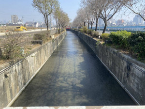 南屯溪排水順暢且周遭已無淹水情形，工程改善效益。