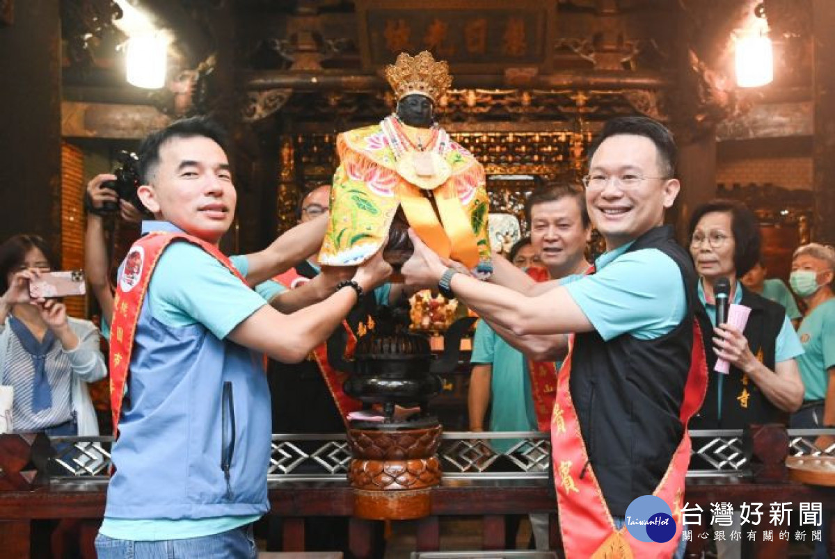 壽山巖觀音寺主祀觀世音菩薩，是桃園及新北地區重要的信仰中心。
