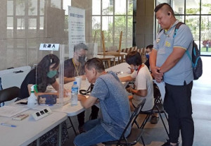 桃園社宅高齡友善免排隊優先住，顧家管理助長者安心換居。