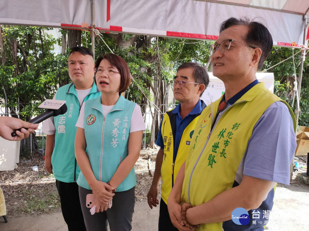 總工程經費近億元的台化街雨水下水道第一期工程總算舉行開工典禮林世賢市長和黃秀芳等人。圖／記者鄧富珍攝