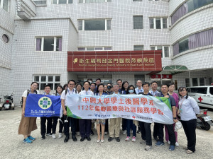 童綜合醫院醫師帶領中興大學醫學系學生參訪金門醫院烈嶼分院。