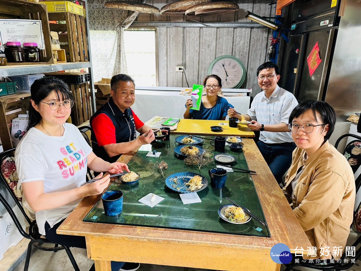 「鼎底窩好食事─客家香草實驗農園」客庄茴香飲食體驗。