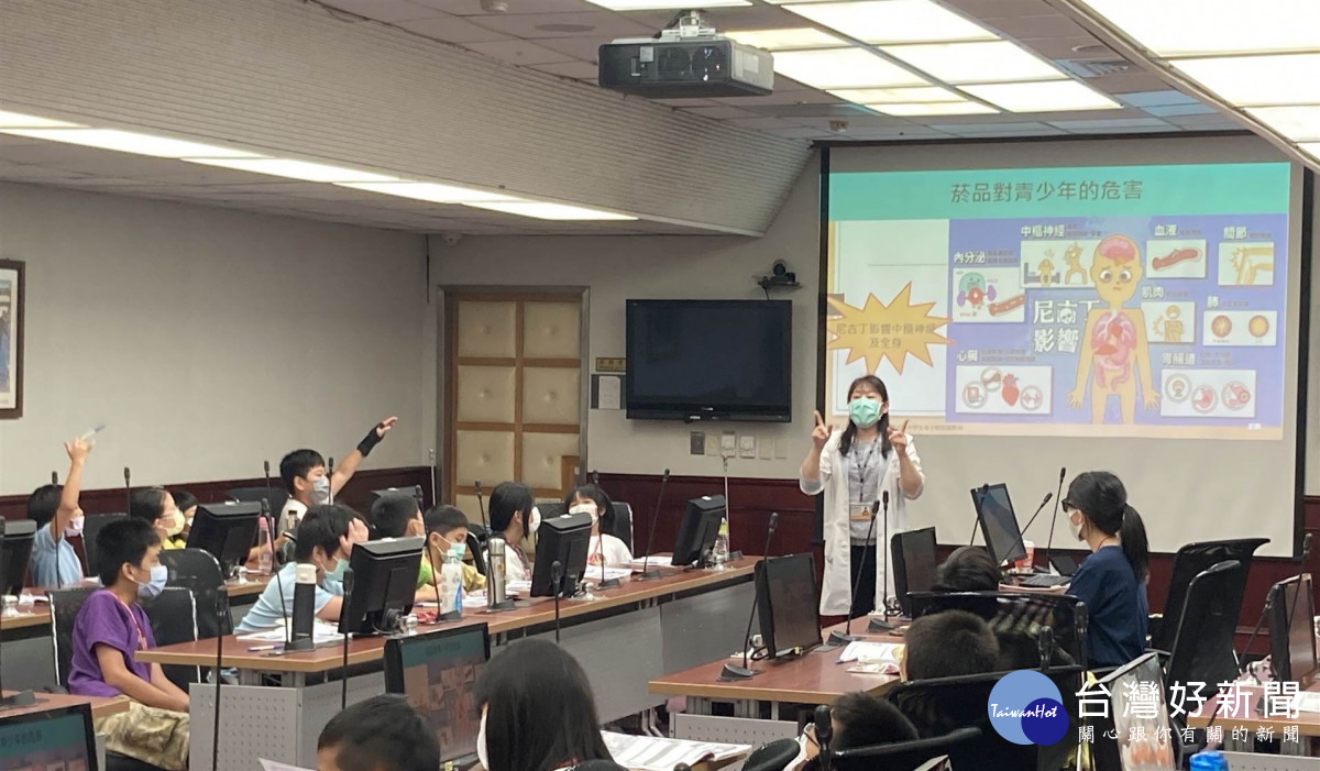 拒絕菸害健康長在         林口長庚紀念醫院拒菸夏令營活動