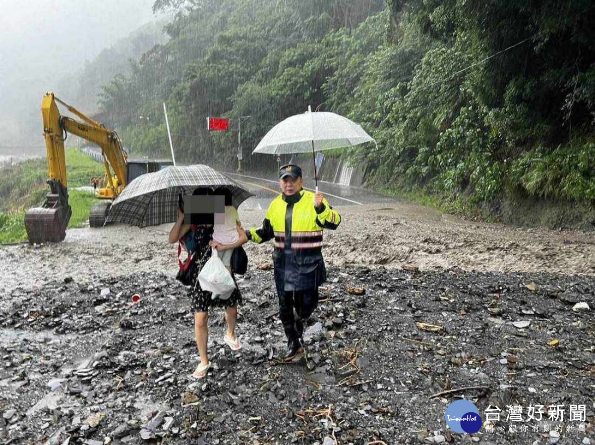 協助民眾先脫困與安置。