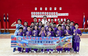▲梓官國小鼓武術隊跨越國界，遠赴泰國清萊與清萊光復高中進行為期5天台泰學生武術交流與見學。