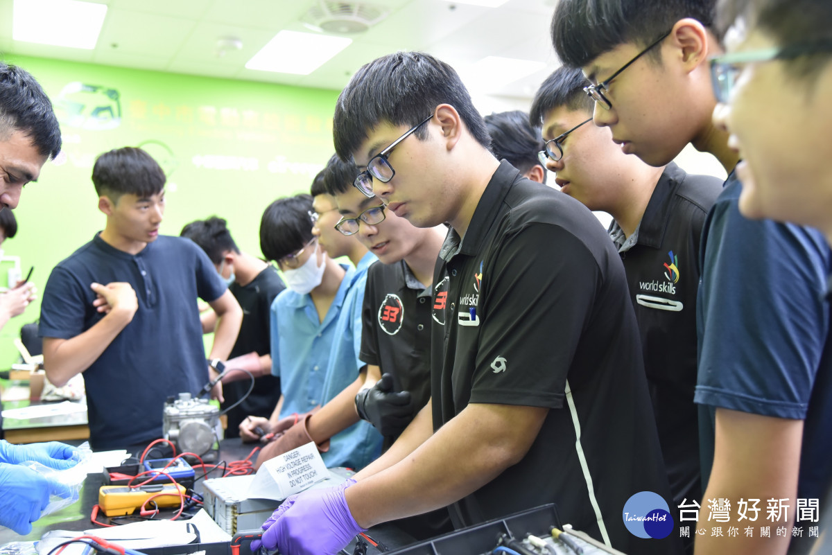 全國技術型高中學生電動車檢修技能競賽。