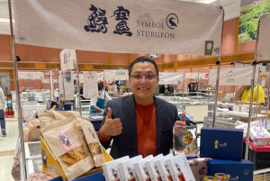 「鱘寶」的創始人胡廣源指出：考量到滴魚精的營養價值較高，這樣的價格是合理的。