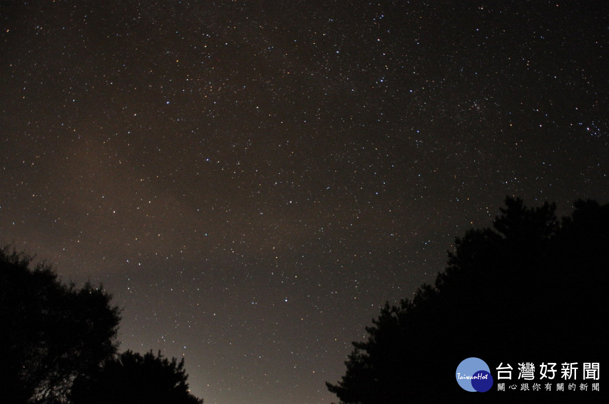 塔塔加地區夜空繁星點點實況－仙后座為秋季重要星座（圖/玉管處提供）