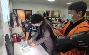 ▲高市勞工局結合專業法人資源，手把手傳授創業眉角(行銷不可或缺的產品攝影)