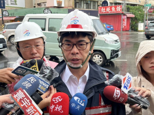 ▲旺盛對流導致高雄地區發生強降雨，市長陳其邁關心災情。