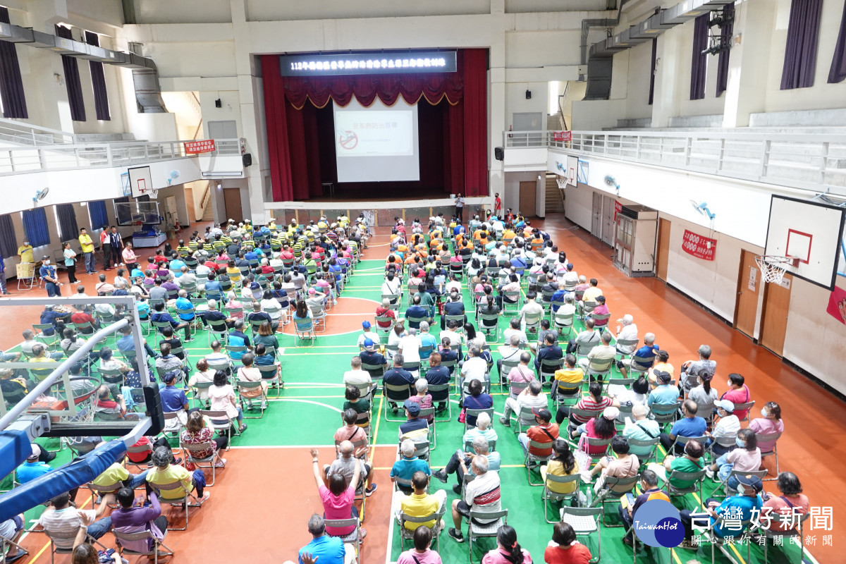 楊梅區公所舉辦「112年楊梅區登革熱防治清除孳生源里鄰衛教訓練」。<br />
